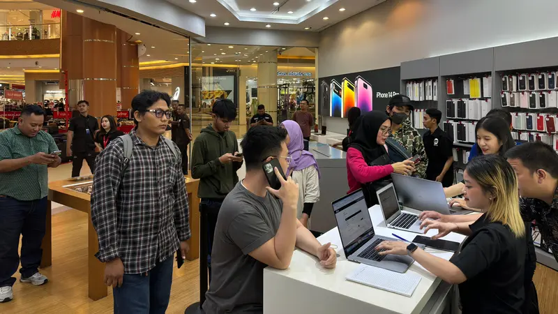 Antrean pre-order iPhone 15 series di iBox Summarecon Mall Bekasi
