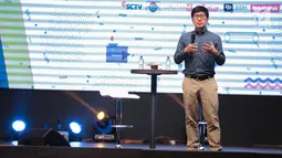Wakil Presiden Direktur PT Elang Mahkota Teknologi Tbk (EMTEK), Sutanto Hartono memberikan pemaparan saat menjadi pembicara dalam gelaran Emtek Goes to Campus (EGTC) 2018 di Universitas Kristen Petra, Surabaya, Kamis (15/11). (Liputan6.com/Faizal Fanani)