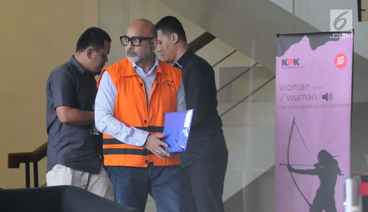Alexander Muskitta perantara penyuap Direktur Produksi dan Teknologi PT Krakatau Steel Wisnu Kuncoro usai menjalani pemeriksaan lanjutan di Gedung KPK, Jakarta, Selasa (2/7/2019). Alexander diperiksa sebagai tersangka terkait dugaan suap dari kontraktor kepada Wisnu Kuncoro. (merdeka.com/DwiNarwoko)