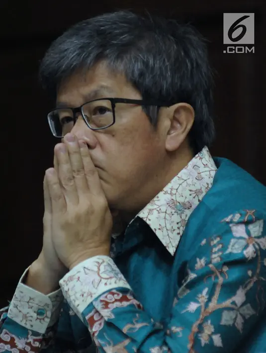 Mantan Dirut PT Quadra Solutions, Anang S Sudihardjo pada sidang lanjutan dugaan korupsi pengadaan E-KTP di Pengadlian Tipikor, Jakarta, Kamis (12/4). Sidang mendengar keterangan saksi, salah satunya Andi Narogong. (Liputan6.com/Helmi Fithriansyah)
