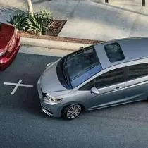 Parkir paralel dan parkir seri membutuhkan keterampilan khusus agar mobil bisa masuk rapi tanpa menyenggol kendaraan Lain (Honda)