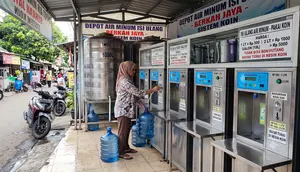 Air Depot Isi Ulang atau AMDK Bermerek? Kenali Beda Harga, Pengawasan, dan Risikonya