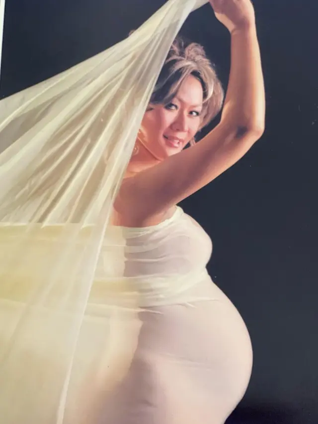 7 Gaya Inul Daratista saat Maternity Shoot, Baru Diungkap Setelah 13 Tahun