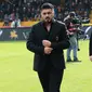 Ekspresi Gennaro Gattuso usai pertandingan melawan Benevento pada lanjutan Liga Serie A Italia di Italia (3/12). Dalam debutnya Gattuso hanya membawa Milan bermain imbang Benevento. (AFP Photo/Carlo Hermann)