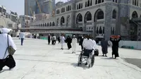 Setiap musim haji, banyak ditemukan jasa sewa kursi roda di Masjidil Haram, Mekah. (Liputan6.com/Taufiqurrohman)