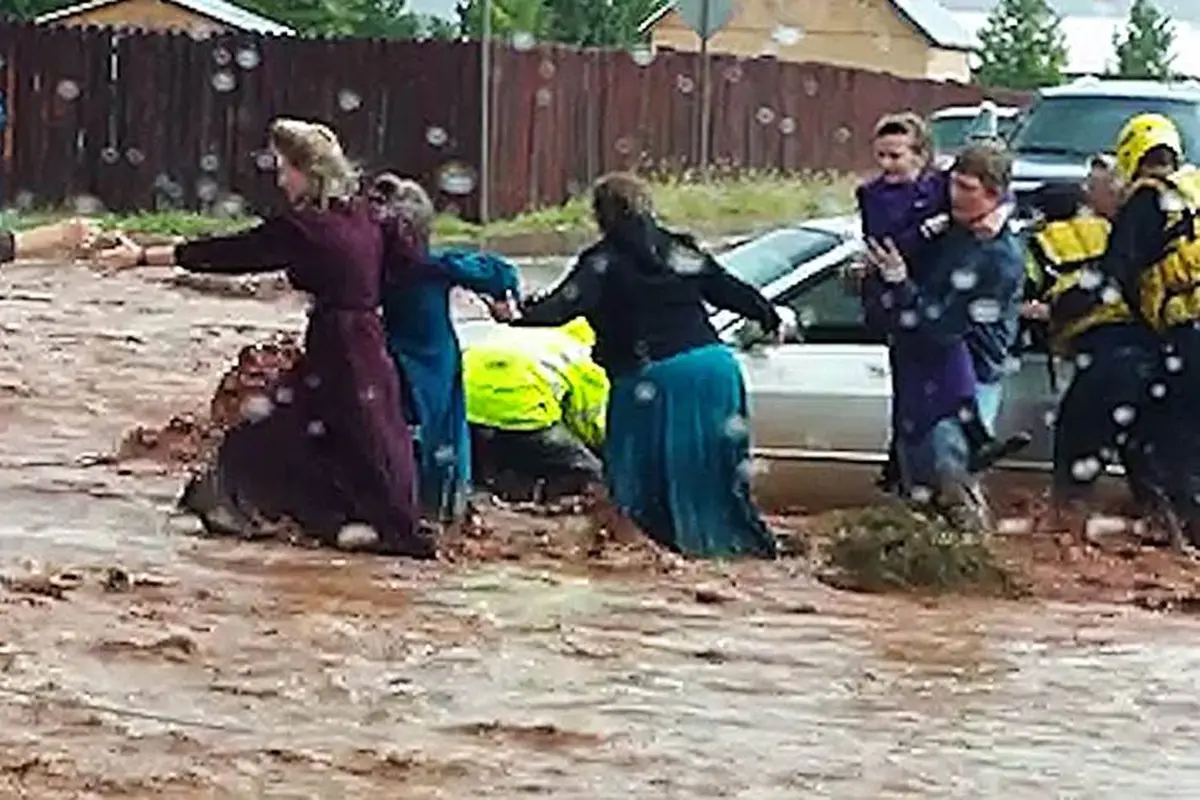 Banjir Utah AS Hanyutkan Mobil, 7 Warga Tewas
