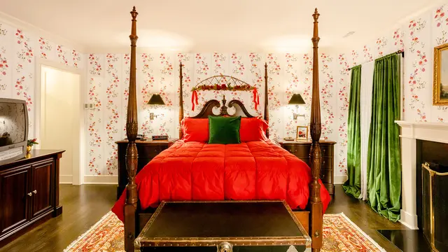Bagian dalam kamar di rumah Home Alone yang akan disewakan oleh AirBnB