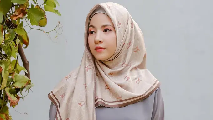 4 Gaya Hijab Ala Natasha Rizki