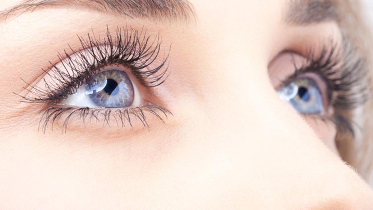 Tips Alami Merawat Bulu Mata Agar Lentik dan Cantik - Beauty Fimela.com