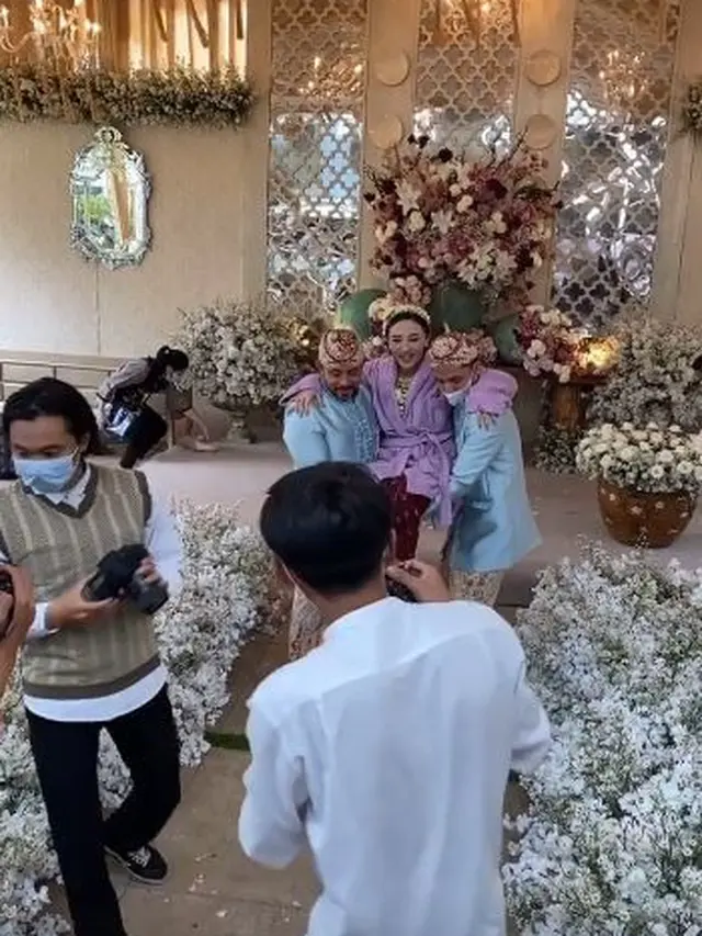 7 Momen Pengajian dan Siraman Margin Wieheerm, Penuh Kebahagiaan
