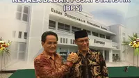 Menteri Perencanaan Pembangunan Nasional (PPN)/Bappenas Bambang Brodjonegro secara resmi melantik Suhariyanto sebagai Kepala BPS. (Foto: Septian Deny/Liputan6.com)