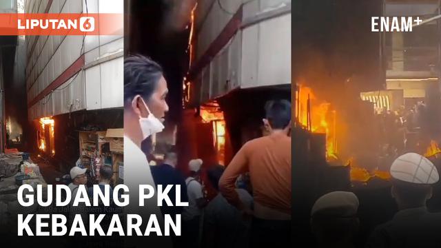 GUDANG PENYIMPANAN PEDAGANG DALAM KAUM BANDUNG HANGUS TERBAKAR