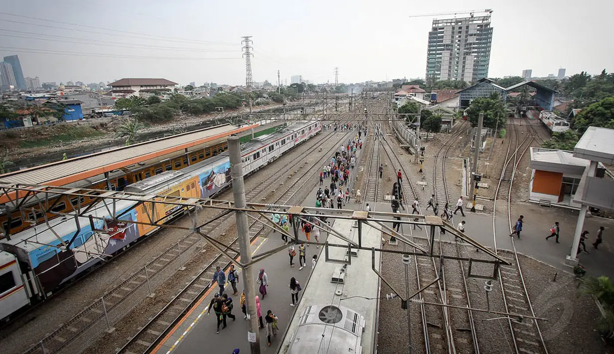 Kenaikan tarif dilakukan dalam rangka peningkatan fasilitas pelayanan kepada penumpang, Jakarta, (7/10/14). (Liputan6.com/Faizal Fanani) 