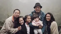 Potret kebersamaan para pemain film Keluarga Cemara 2 (Sumber: Instagram/ringgoagus)