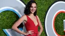 Aktris Gal Gadot menghadiri perayaan GQ Man of the Year Awards di Los Angeles, 7 Desember 2017. Gal Gadot sang pemeran Wonder Woman tersebut memesona dalam balutan gaun merah dengan desain unik. (Photo by Chris Pizzello/Invision/AP)