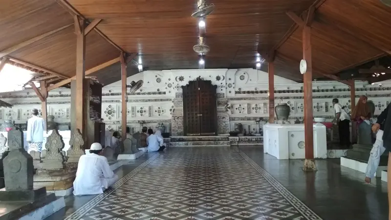 Cegah Covid-19 Komplek Makam Sunan Gunung Jati Cirebon Tutup 14 Hari