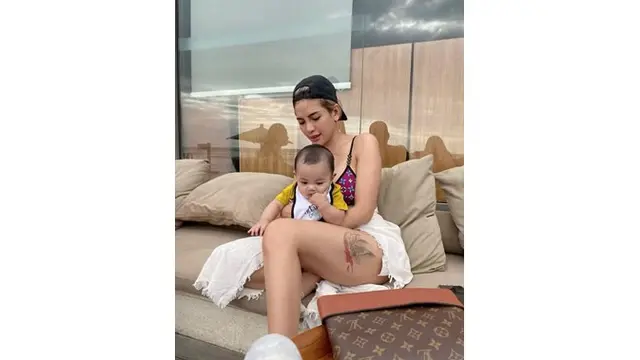 Genap Berusia 1 Tahun, Ini 7 Potret Gemas Arkana Mawardi Anak Nikita Mirzani