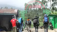 Pendaki memulai perjalanan ke puncak Gunung Slamet dari Pos Bambangan, Kutabawa, Purbalingga, Jawa Tengah. (Foto: Liputan6.com/Dinkominfo PBG/Muhamad Ridlo)
