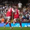 Pemain Arsenal Martin Odegaard (kanan) merayakan gol ketiga timnya bersama rekannya Kai Havertz dalam laga final FA Community Shield antara Arsenal vs Manchester City di Cardiff, Wales, Minggu, 16 Agustus 2026. (AP Photo/Alastair Grant)