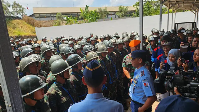 Sejumlah siswa Setukba mengikuti pendidikan di Skadik 402 Lanud Adi Soemarmo, Surakarta, Jawa Tengah. (Liputan6.com/Dicky Agung Prihanto)