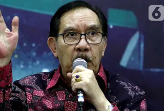 Mantan Ketua KPK Antasari Azhar menjadi pembicara dalam diskusi Dialektika Demokrasi di Kompleks Parlemen, Senayan, Jakarta, Kamis (7/11/2019). Diskusi bersama Anggota Komisi III DPR tersebut mengangkat tema "Mengintip Figur Dewan Pengawas KPK". (Liputan6.com/Johan Tallo)