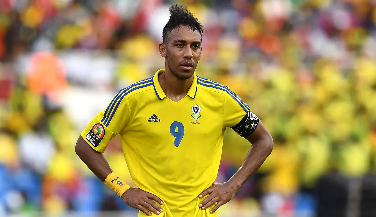 Pierre-Emerick Aubameyang merupakan pemain kelahiran Prancis namun pernah diundang oleh Timnas Italia U-19. Ia juga berhak bermain di Timnas Spanyol usai mendapatkan kewarganegaraan namun Aubameyang memilih bermain untuk Gabon karena ayahnya pernah menjadi kapten tim di sana. (AFP/Gabriel Bouys)