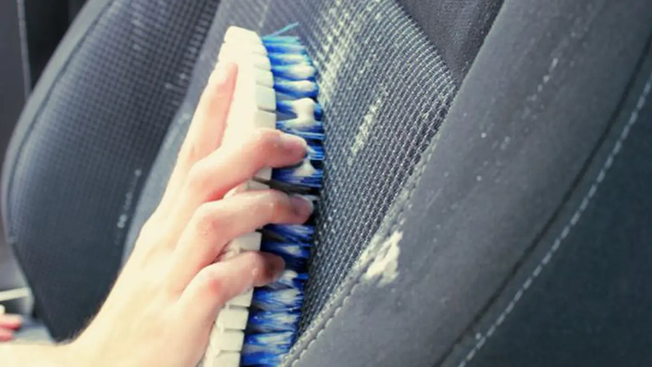 Cara Mudah Bersihkan Kulit Jok Berbahan Fabric