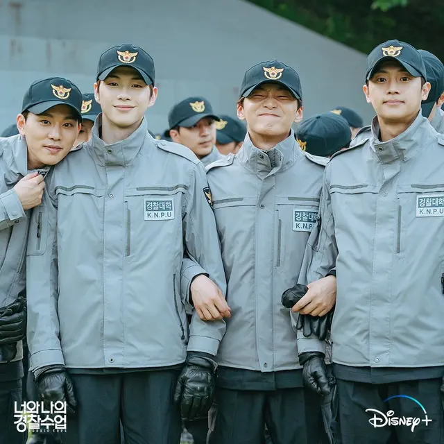 Kang Daniel Berseragam Polisi
