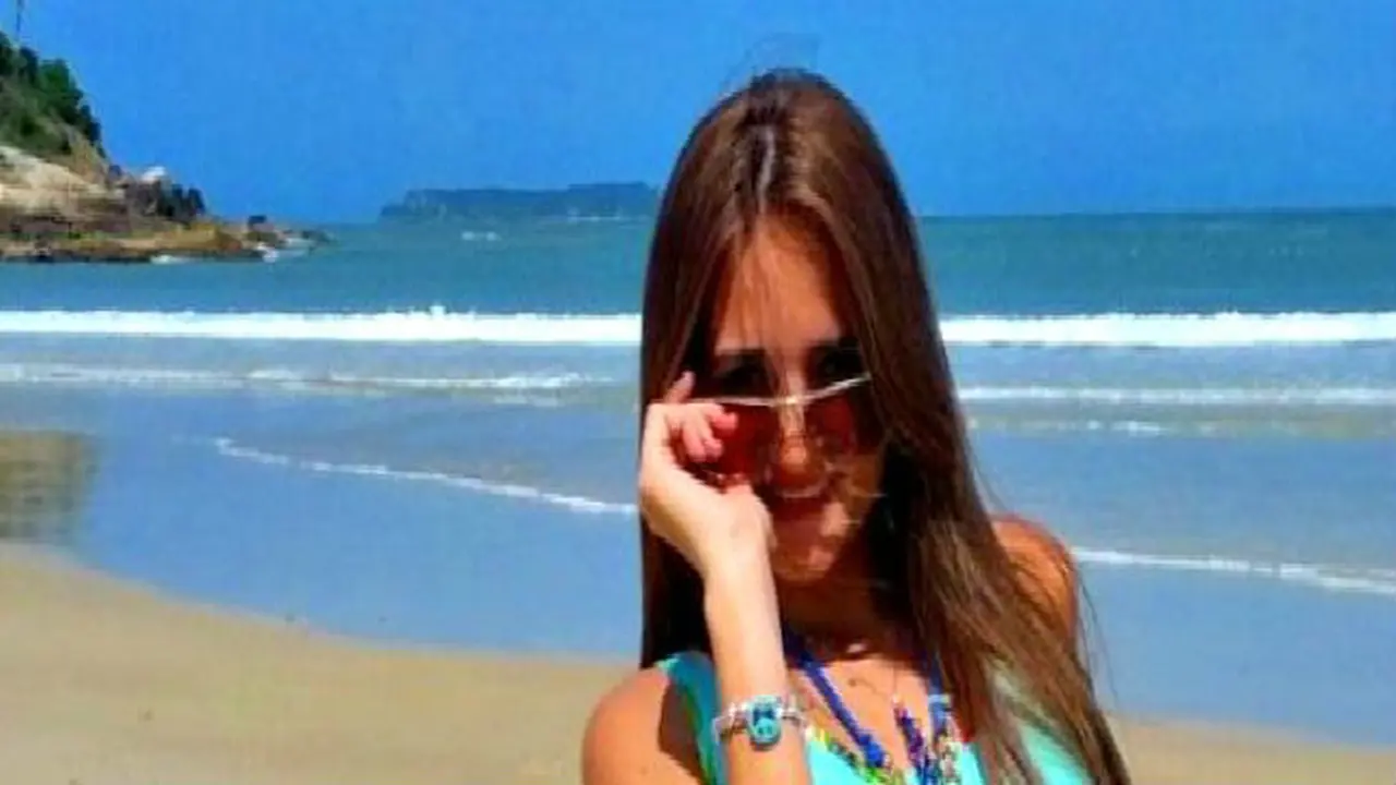 Model Cantik Lelang Keperawanannya Dua Kali