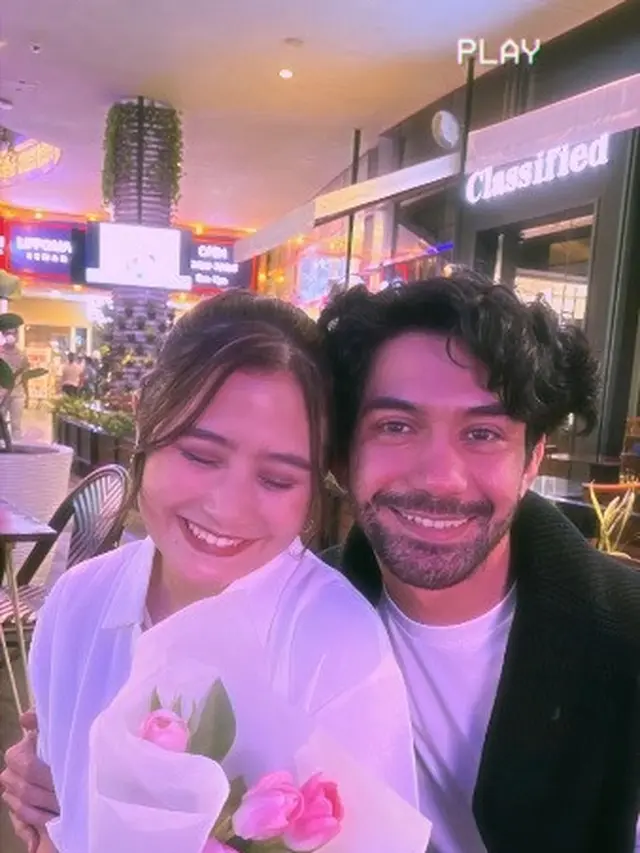 Reza Rahadian dan Prilly Latuconsina