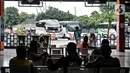 Sejumlah bus menunggu keberangkatan di Terminal Kampung Rambutan, Jakarta, Kamis (12/11/2020). Kepala Terminal Kampung Rambutan Made Joni menyatakan proyek revitalisasi yang rencananya tahun ini terpaksa batal karena pengalihan anggaran untuk penanganan COVID-19. (merdeka.com/Iqbal Septian Nugroho)