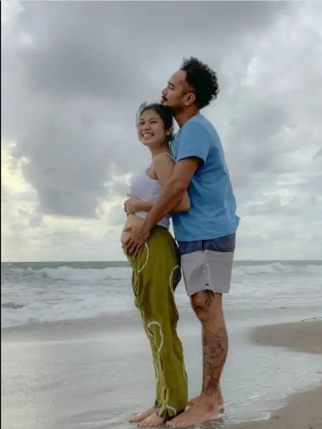 6 Potret Marthino Lio dan Delia Husein Dikaruniai Anak Pertama, Penuh Kebahagiaan