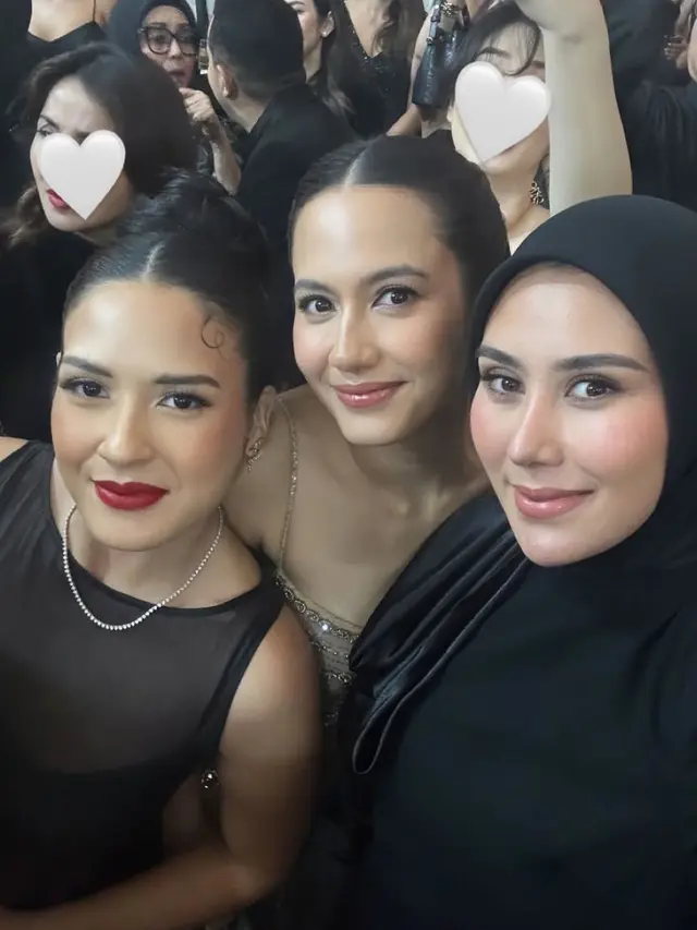 Pevita Pearce Hadir di Resepsi Luna Maya dan Maxime.