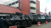 kendaraan taktis panser siap mengamankan acara debat capres. (Merdeka.com)