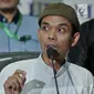 Ustaz Abdul Somad memberi keterangan pers usai pertemuan di Kantor MUI, Jakarta, Rabu (21/8/2019). Ustaz Abdul Somad diundang MUI untuk klarifikasi atau tabayyun video ceramahnya yang viral karena dianggap menghina salah satu agama. (merdeka.com/Iqbal S. Nugroho)