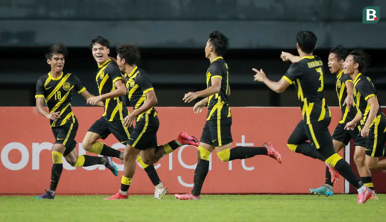 <p>Pemain Timnas Malaysia U-19 merayakan gol yang dicetak oleh Muhammad Faiz ke gawang Timnas Laos U-19 pada laga final Piala AFF U-19 2022 di Stadion Patriot Chandrabhaga, Bekasi, Jumat (15/7/2022). (Bola.com/Bagaskara Lazuardi)</p>