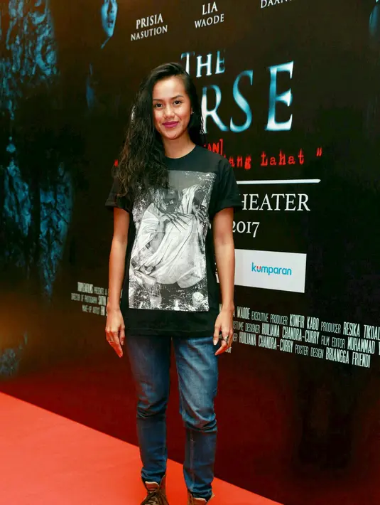 Tak berhenti di situ saja, sebagai seorang aktris Lia tentunya bersikap professional dan berusaha maksimal dalam perannya. Menurutnya, ia harus bisa melakukan apapun, meskipun terkadang menyelipkan unsur komedi. (Galih W.Satria/Bintang.com)