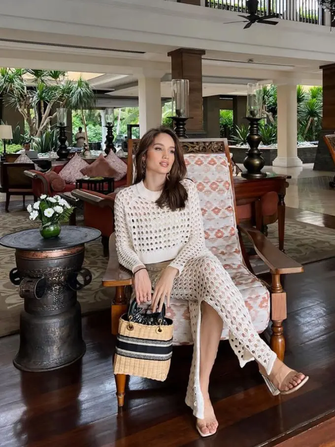 Cinta Laura Kenakan Baju Itu-Itu Saja Milik sang Mamah