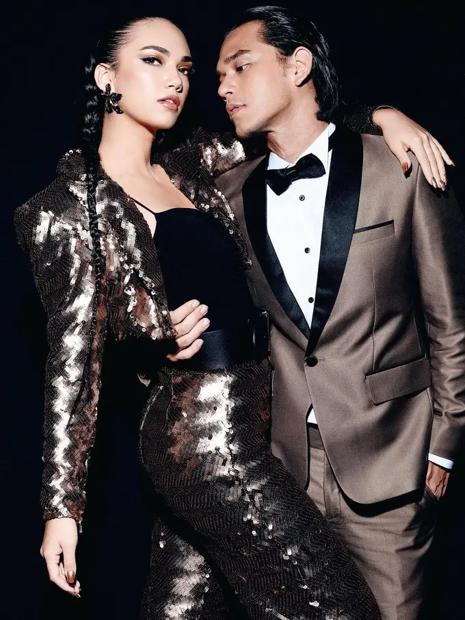 8 Gaya Pemotretan Terbaru Haico Van der Veken dan Rangga Azof, Tampil Mesra