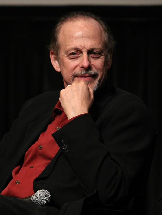Aktor Mark Blum saat menghadiri peringatan ke-25 pemutaran film Desperately Finding Susan di Furman Gallery di New York City, Amerika Serikat, 23 September 2010. Artis Hollywood ini meninggal di usia 69 tahun. (Dario Cantatore/Getty Images/AFP)