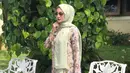 Meskipun memutuskan untuk mengenakan hijab, akan tetapi kecantikan dari Natalie Sarah seakan tidak berkurang. (Foto: instagram.com/natalie_sarahs)