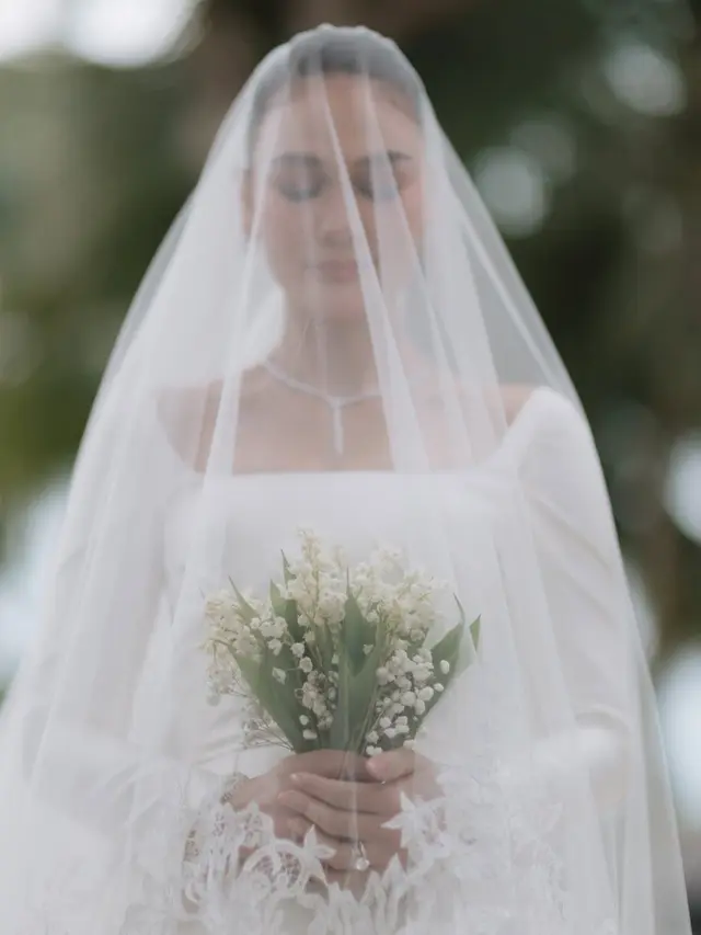 Ilustrasi buket bunga Lily of the Valley Luna Maya