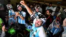 Lucas Ledezma dkk yang berasal dari Provinsi Cordoba total menempuh jarak antara Cape Town dan Doha sejauh 10.500 kilometer dengan bersepeda melintasi 15 negara yang mencakup dua benua, Afrika dan Asia. (AFP/Kirill Kudryavtsev)