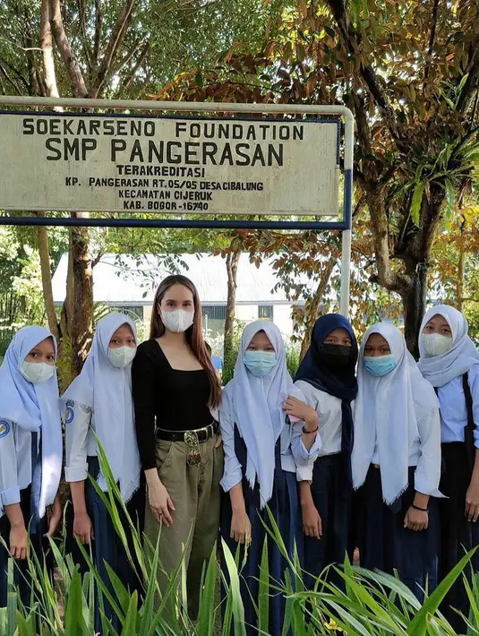 Cinta Laura (Instagram/herdianak)