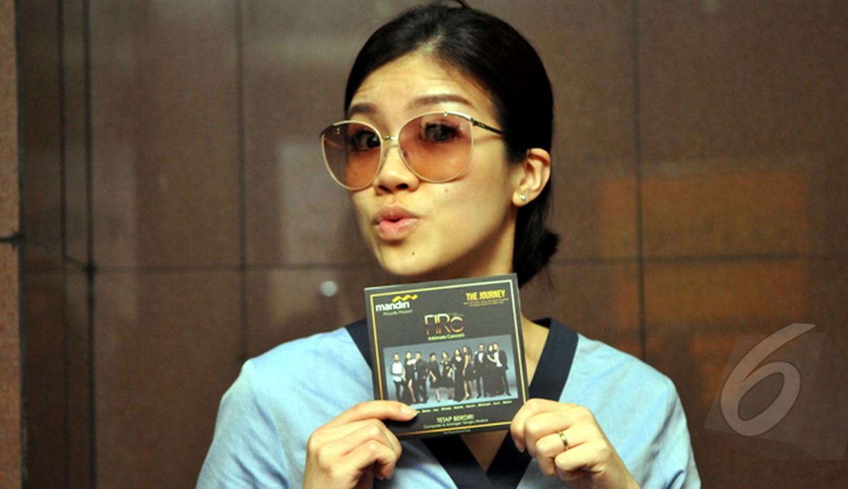 Suci Idol saat menghadiri konferensi pers peluncuran singgle pertama dari grup musik FIRE (First Idol REunion), Jakarta, Jumat (23/1/2015). (Liputan6.com/Panji Diksana)