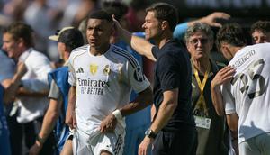 Kylian Mbappe dan Xabi Alonso saat Real Madrid takluk 0-4 dari PSG pada ajang Piala Dunia Antarklub 2025. (JUAN MABROMATA / AFP)