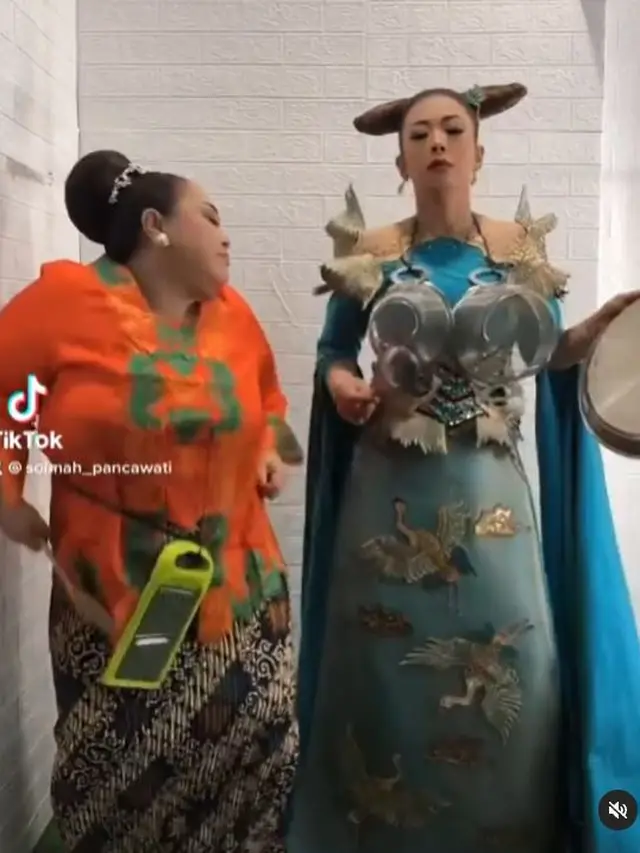 Main TikTok Bareng, Ini 6 Potret Keakraban Soimah dan Nunung di Balik Panggung