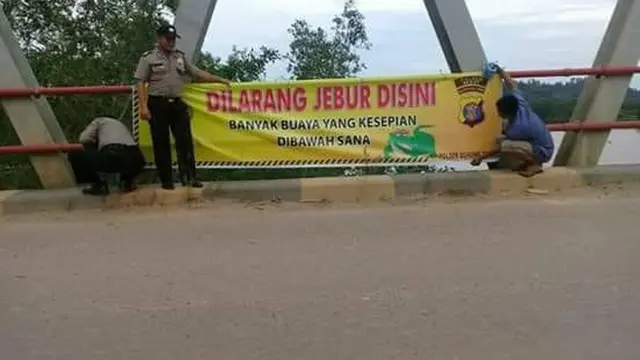 Potret Spanduk dan Poster yang Sukses Bikin Orang Geregetan