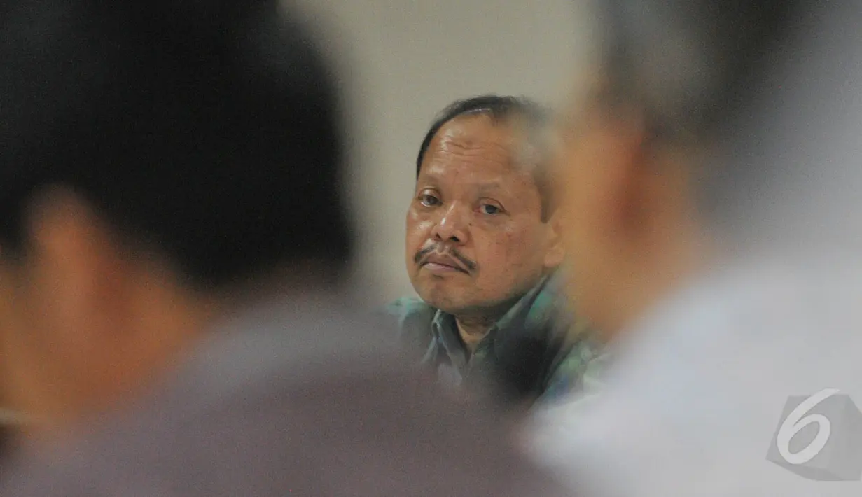 Ekspresi Sutan Bhatoegana  saat menjalani sidang lanjutan di Pengadilan Tipikor, Jakarta, Senin (18/5/2015). Sebanyak 12 orang saksi dihadirkan dalam sidang tersebut. (Liputan6.com/Herman Zakharia)
