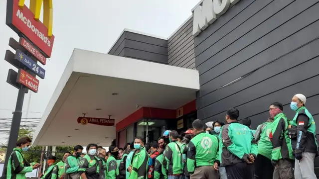 Antrean BTS Meal Membludak, Polisi dan Satgas Covid-19 di Serang Turun Tangan